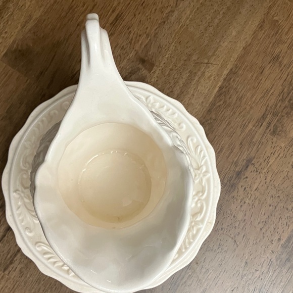 Elegant White Ceramic Pitcher and Bowl Set - Picture 6 of 11